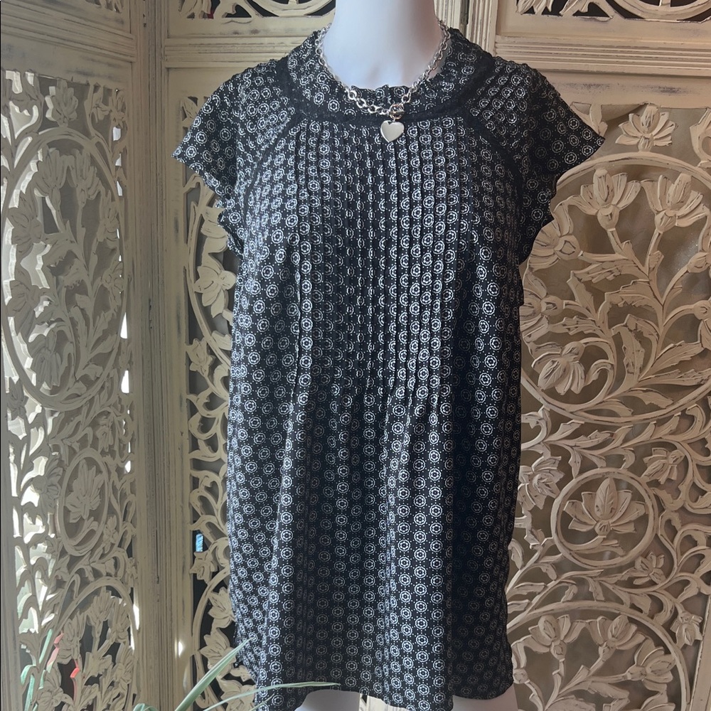 Black and White Patterned top
